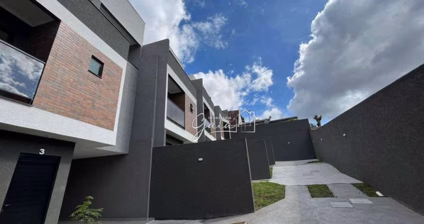 Sobrado com 3 dormitórios à venda, 160 m² por R$ 688.000,00 - Uberaba - Curitiba/PR