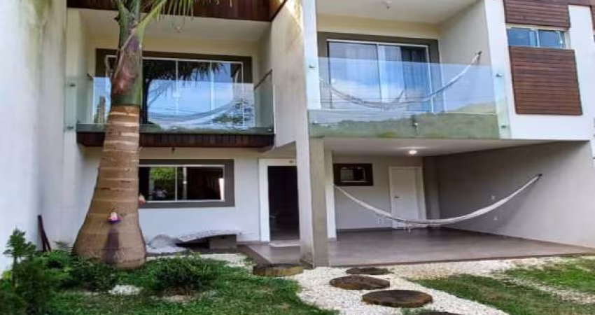 Imperdível Sobrado  à Venda em Balneário Camboriú-SC, Bairro Praia dos Amores: 3 Quartos, 3 Suítes, 3 Salas, 4 Banheiros, 2 Vagas, 190m²!