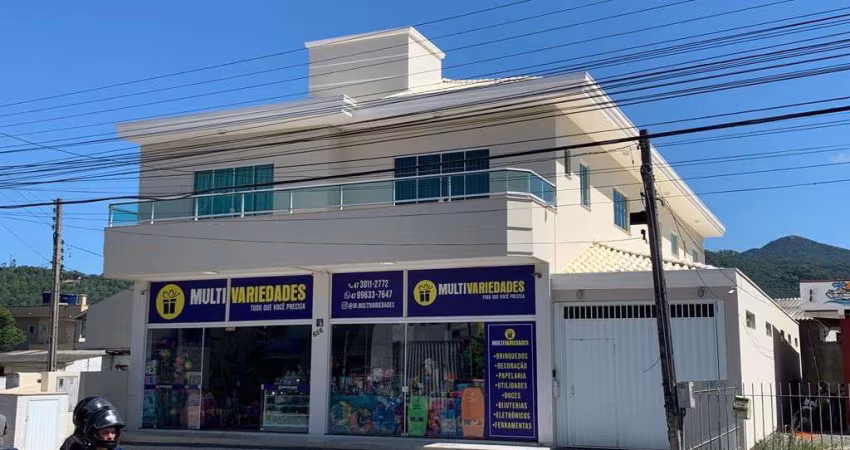 Casa comercial e Residencial  à venda em Camboriú-SC, bairro Cedros: 3 quartos, 1 suíte, 2 salas, 5 banheiros, 5 vagas de garagem, 387m².