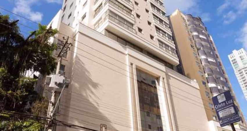 Cobertura de luxo no Pontal Norte, Balneário Camboriú-SC: 3 quartos, 3 suítes, 2 salas, 4 banheiros, 3 vagas de garagem e 402,14m². Aproveite!