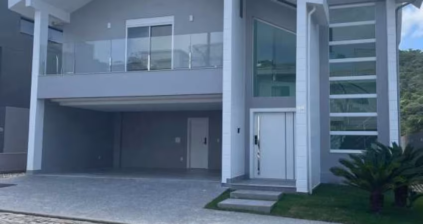 Magnífica Casa de Luxo no Condomínio Haras Rio do Ouro em Balneário Camboriú-SC: 5 Quartos, 5 Suítes, 2 Salas, 6 Banheiros, 3 Vagas e 450m²!