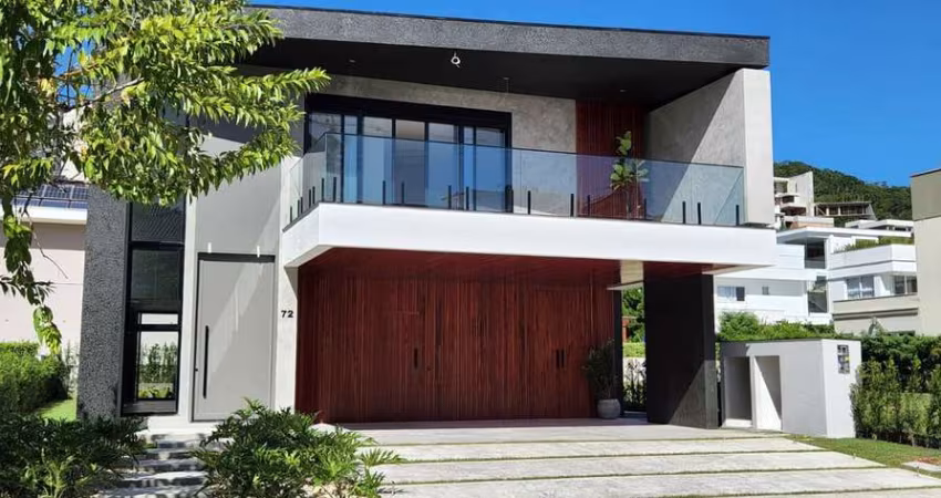 Imponente Residência de Luxo à Venda em Itajaí-SC, na Praia Brava, com 5 Quartos, 3 Suítes e 382m² de Área