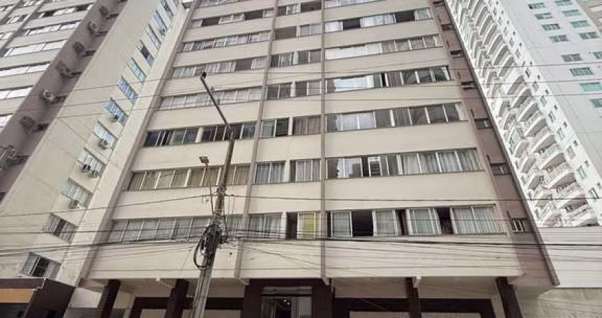 Apartamento à venda na Barra Norte, Balneário Camboriú-SC, com 3 quartos, 1 suíte, 2 salas, 2 banheiros, 1 vaga de garagem e 118m² - Quadra Mar, Centro!