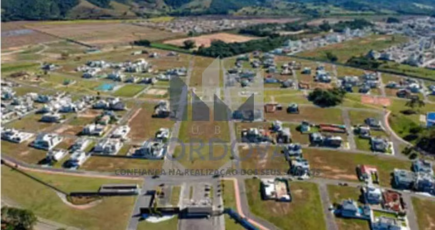 Terreno em condomínio de luxo, santa regina camboriú-sc  371,00 m² de área