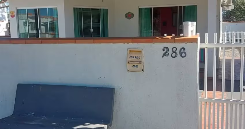 Linda casa térrea a 40m da praia barra do saí guaratuba 3 dorm