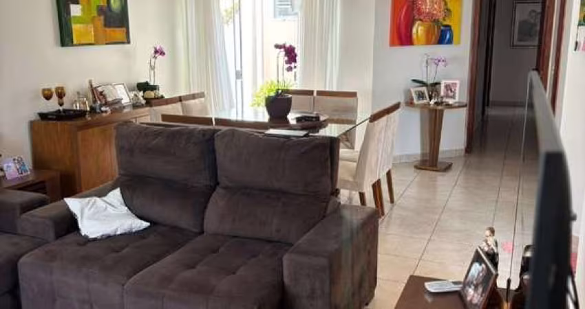 Oportunidade única: Casa à venda em Ribeirão Preto-SP, Residencial e Comercial Palmares. 3 quartos, 1 suíte, 2 salas, 3 banheiros, 5 vagas, 200m². Visite já! Quer Imóvel Negócios Imobiliários.