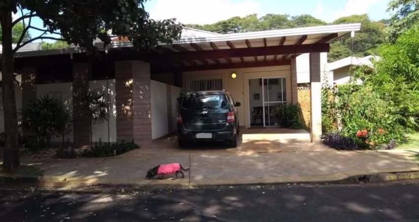 Luxuosa casa em condomínio à venda em Ribeirão Preto-SP, no bairro Ribeirânia. Condomínio Parque das Figueiras. 4 quartos, 4 suítes, 3 salas, 6 banheiros, 2 vagas de garagem. 320,00 m² de área. Imperd