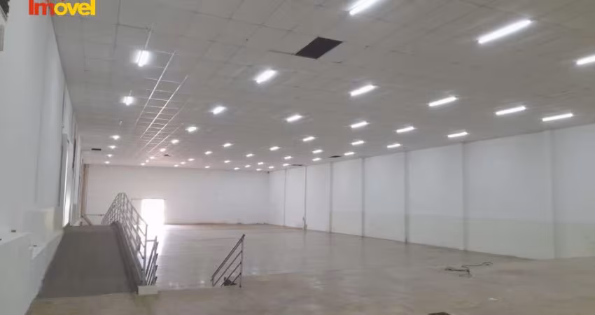 Galpão Comercial de 3 Banheiros, 2.700 m² na República, Ribeirão Preto-SP: Venda ou Locação.