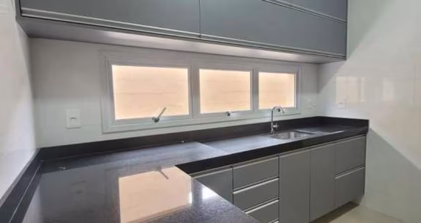 Casa em condomínio no Alto do Vale, Cravinhos-SP: 3 quartos, 1 suíte, 2 salas, 3 banheiros, 4 vagas, 156m². Venha conferir!