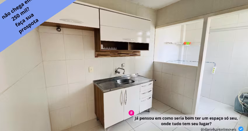 Ape em frente ao kobrasol, 1 quarto, peças separadas.