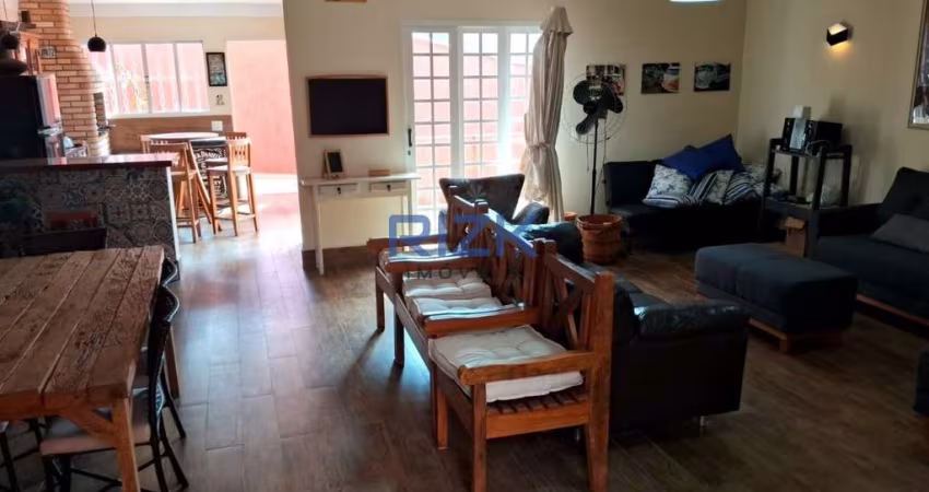 Casa a venda no Cambuci , 3 Suítes e 4 garagens..