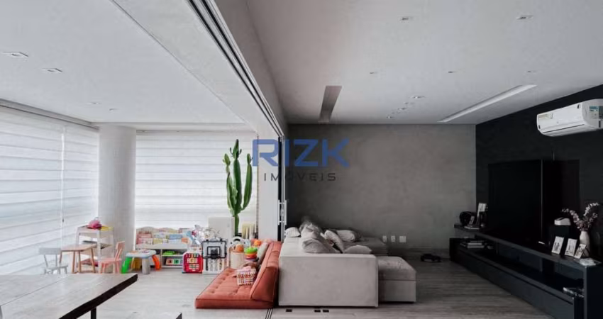 4 dormitórios , 220 m2 e 04 garagens.