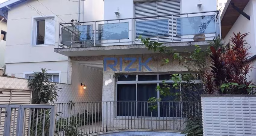 Sobrado bem conservado com edicula, vila tranquila