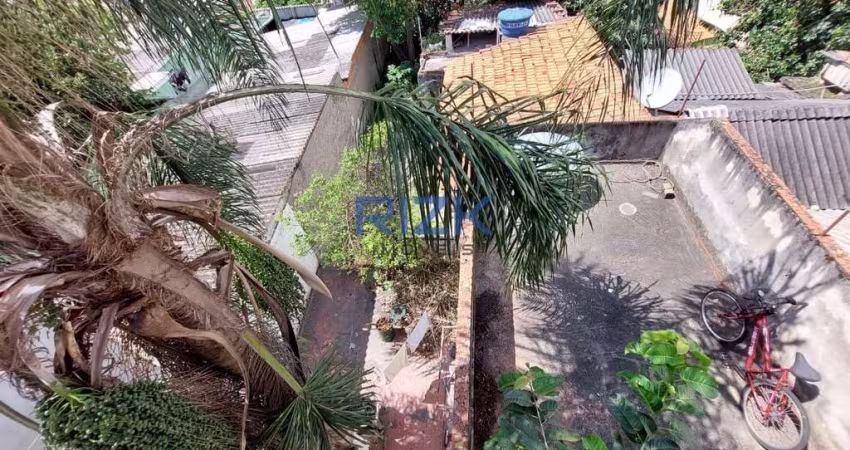 Terreno com 3 casas para venda na Vila Monumento