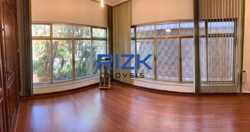 Casa Térrea com 300m2  em rua tranquila