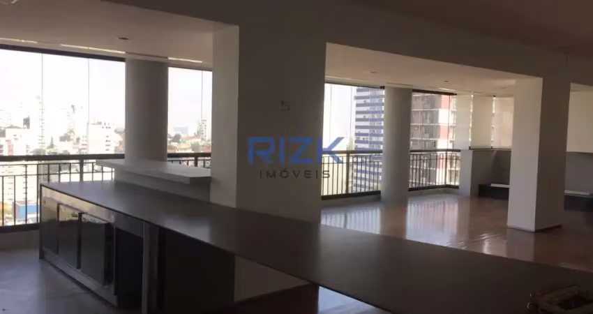 3suites e 4 garagens.