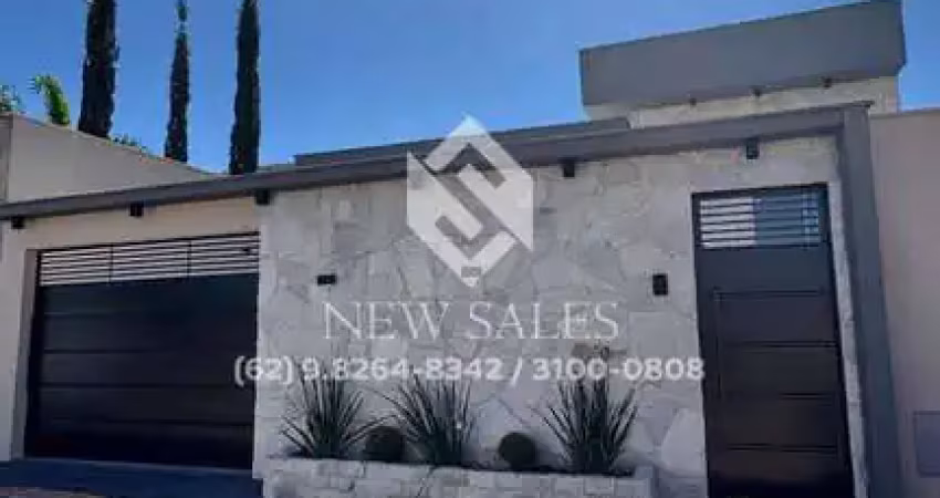 Casa alto padrão com 3 suítes, piscina e 168m² de elegância