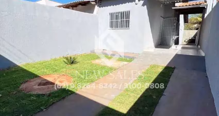 Casa- 2 quartos, 1 suíte, 180 m² de lote, grande quintal- trindade
