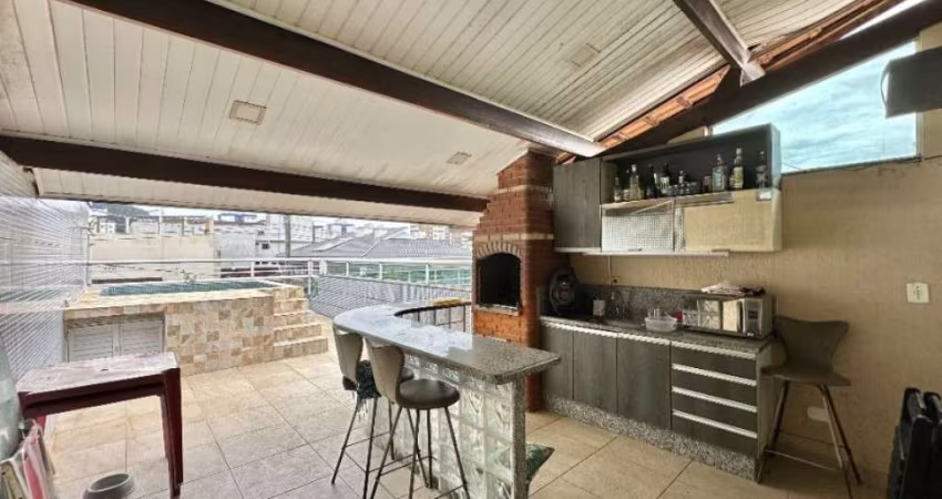 Sobrado Triplex no Boqueirão, com 03 dormitórios e piscina!! Lado Praia!!