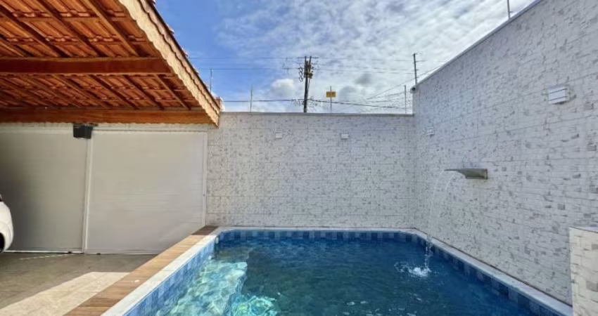 Linda Casa Térrea Isolada com Piscina e Churrasqueira à Carvão!!