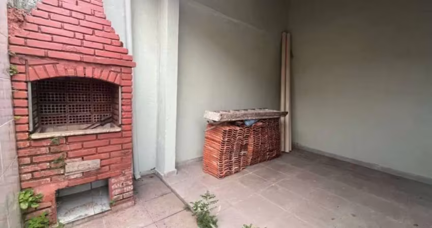 Casa térrea geminada na vila caiçara! excelente localização!!