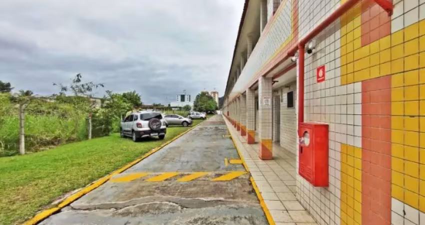 Linda kitnet térrea reformada - com vaga de garagem! venha conhecer!