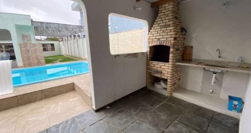 Linda Casa Térrea Isolada com 5 dorms - Piscina e Churrasqueira! Financia!