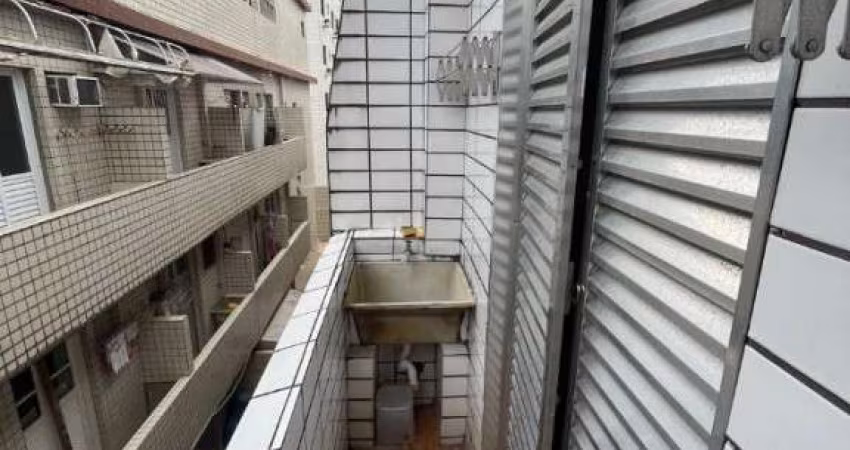 Kitnet na Vila Guilhermina com área de serviço! 300 mts do mar!
