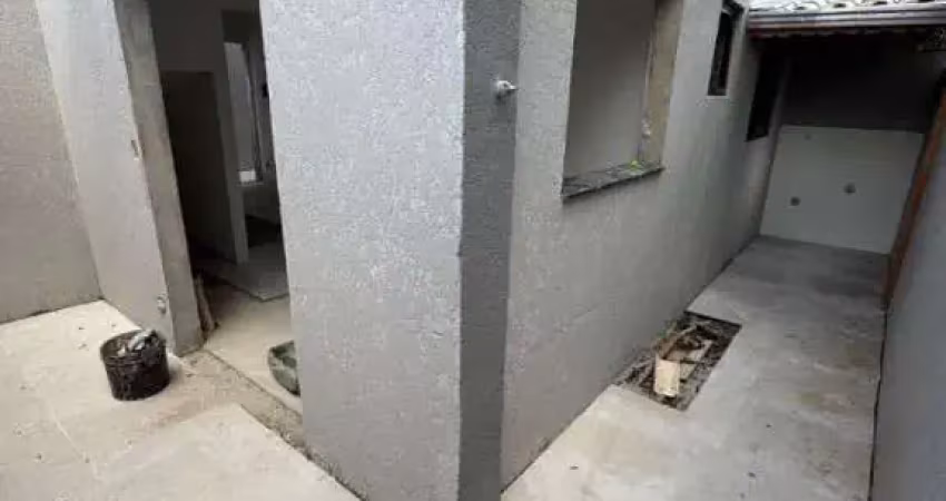 Casa de condomínio, 2 dorms , sobresposta alta com quintal apenas r$250 mil !!!