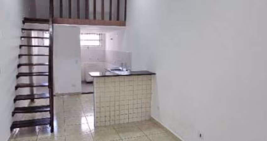 Lindo Kitão no Térreo com Mezanino - Próximo aos comércios da região!