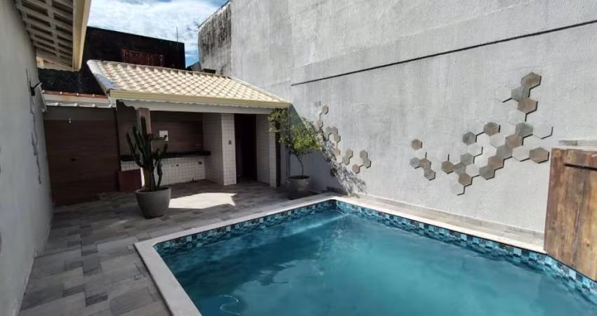 Linda Casa Térrea Isolada Alto Padrão à 300mts do mar!