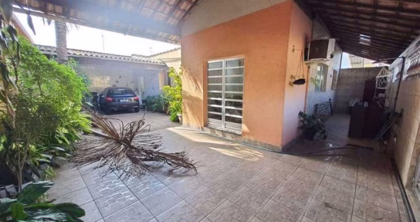 CASA 2 DORMS, QUINTAL SUPER ESPAÇOSO, 4 VAGAS DE GARAGEM R$335 MIL!!!