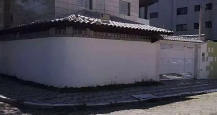 SOBRADO ISOLADO 4 DORMS, SACADA , DE ESQUINA , APENAS 450 METROS DA PRAIA R$550 MIL.