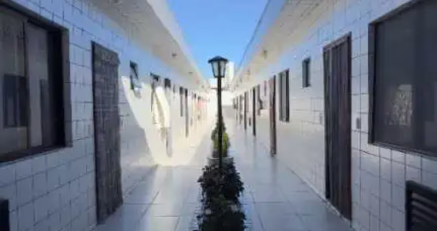 Casa de condomínio com 1 dorm térrea com quintal  e churrasqueira a carvão!