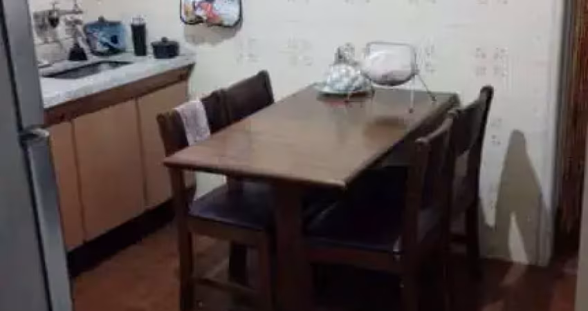 Oportunidade, casa com piscina e 02 vagas de garagem!
