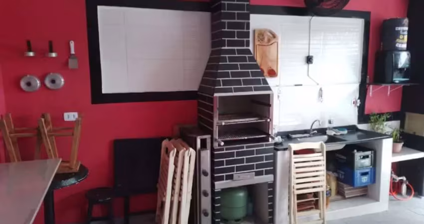 Oportunidade, casa com piscina e 02 vagas de garagem!