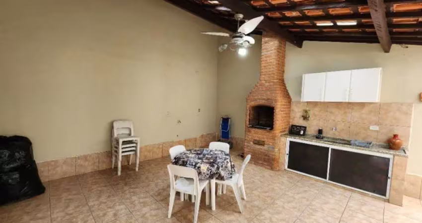 Linda casa térrea geminada com 3 dorms 1 suíte 3 vagas de garagem! confira!