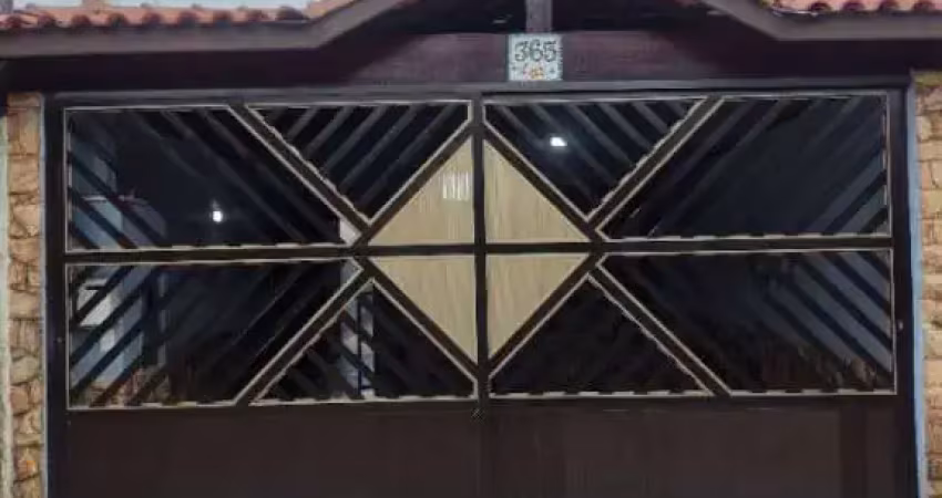 Casa geminada, recém reformada, 02 dorm, sendo 01 suíte, 300 mts do mar!