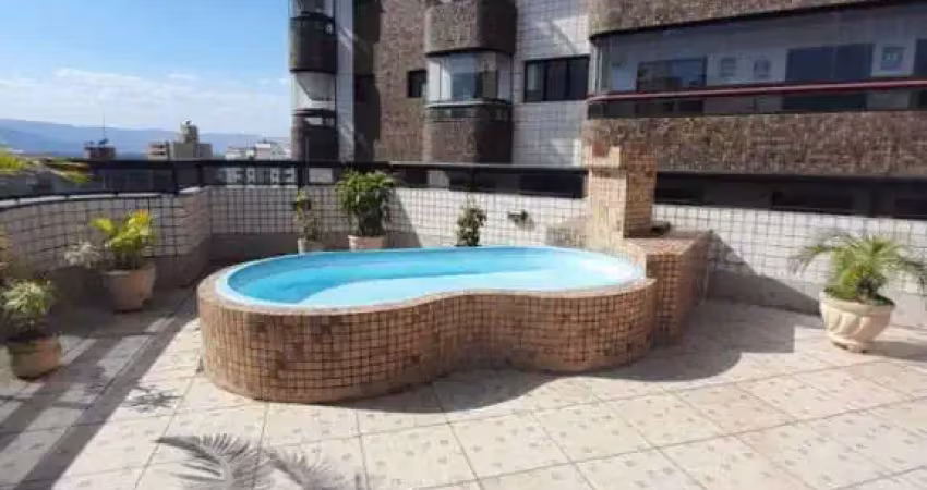 Linda cobertura, piscina privativa, dependência de empregada, planejados , uma quadra da praia.