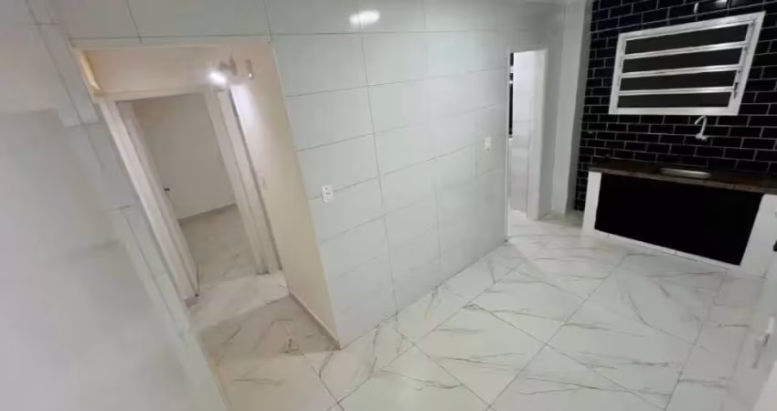 1 dormitório na quadra do mar - prédio com elevador!