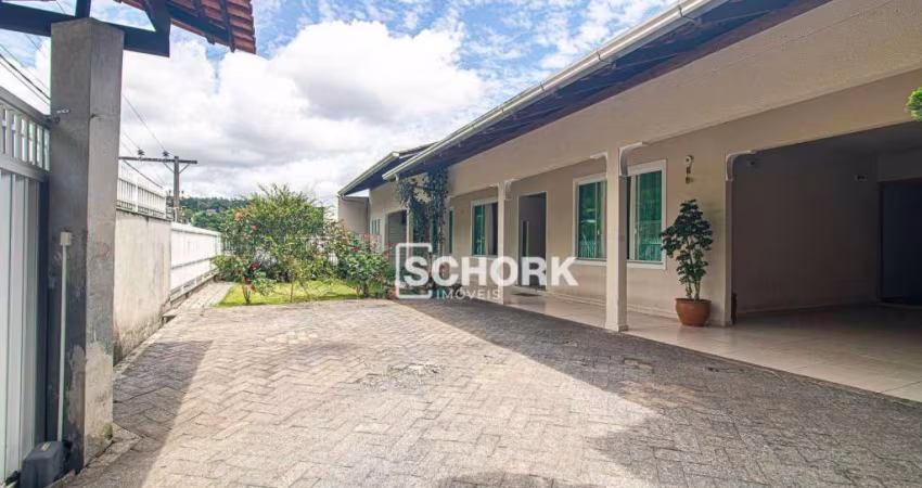 Casa com 4 dormitórios à venda, 270 m² por R$ 850.000,00 - Escola Agrícola - Blumenau/SC