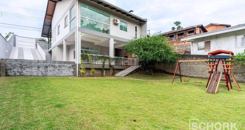 Casa com 3 dormitórios à venda, 318 m² por R$ 899.000,00 - Água Verde - Blumenau/SC