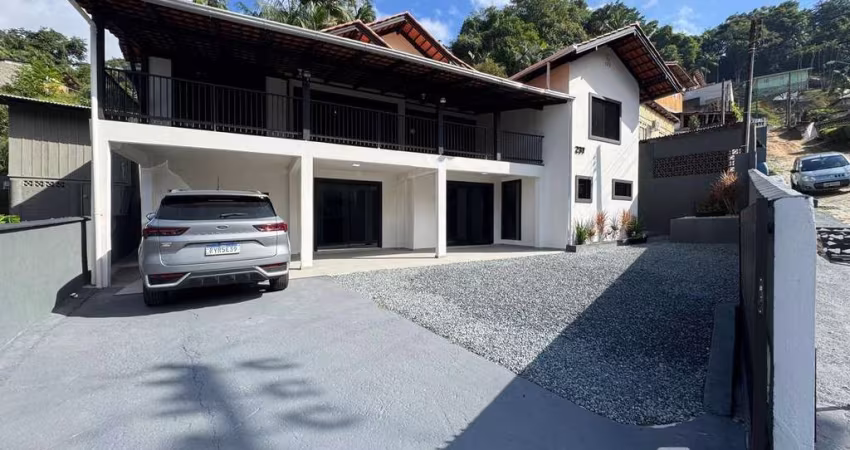 Casa com 4 dormitórios à venda, 400 m² por R$ 750.000,00 - Água Verde - Blumenau/SC