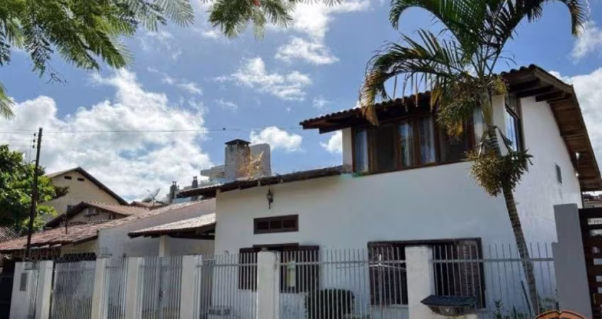Bombinhas - Casa 04 quartos 250 metros da praia