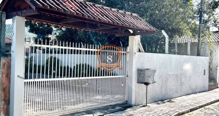 Casa com 01 dormitório em ótima localização no bairro de bombas - bombinhas-sc