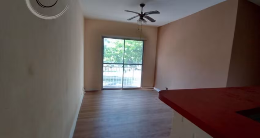 Apartamento Padrão de 02 dormitórios para locação anual na Praia da Enseada.