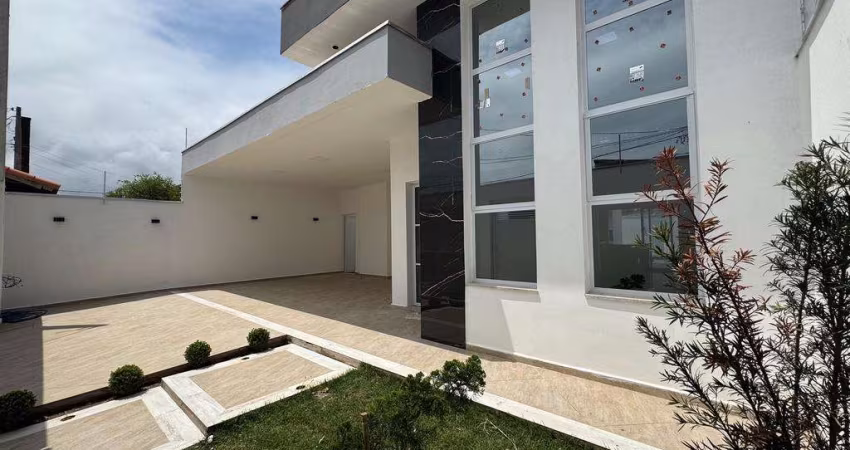 Casa Nova de Alto Padrão a 130m da Praia em Itanhaém. Aceita financiamento bancário!