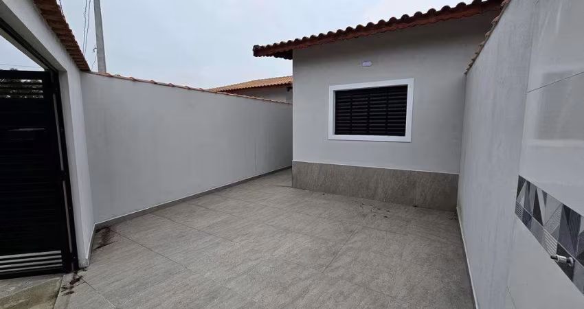 Casa à Venda em Itanhaém com Piscina, Suíte e Entrada de R$84 Mil – Financiamento Bancário