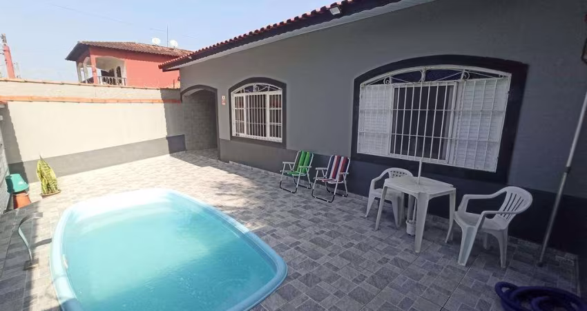 Casa à venda em Mongaguá, Balneário Itaóca, 2 dorms, lado praia com piscina!