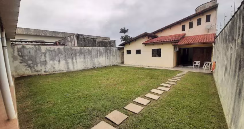 Casa à venda em mongaguá, vila oceanopolis, com 2 suítes, com 130.63 m²